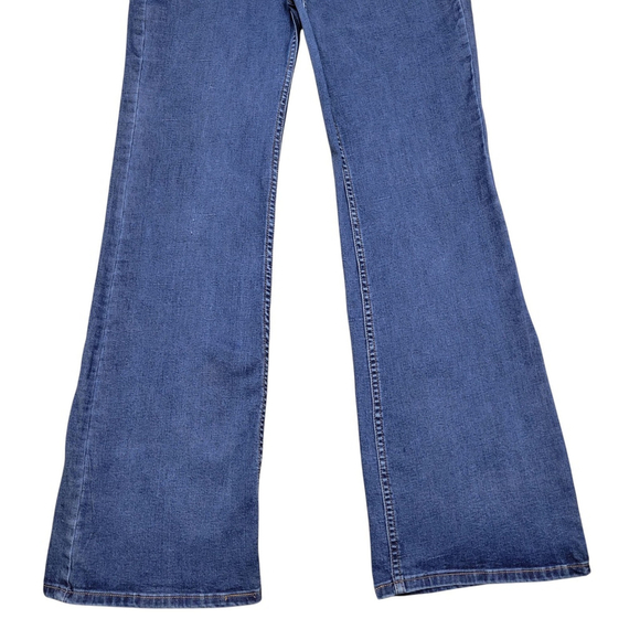We The Free Women's Flare Bottom Button Fly Blue Jeans Size 31 Inseam 31" - Picture 3 of 8
